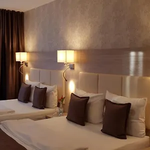 https://hotel-budapester-hof.hamburg-hotels-de.com
